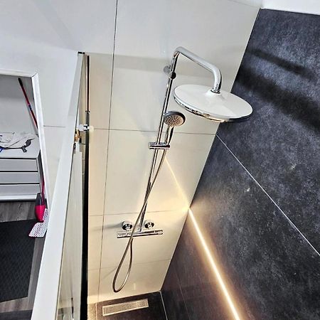Spoil Yourself With Style, Comfort And Luxury - Tony'S Studios Luxury Piteşti Exteriér fotografie